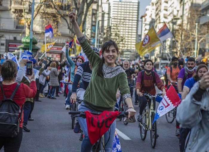 El Chasque Nº 84. Uruguay. El pueblo avanza … 800.000 firmas por la democracia